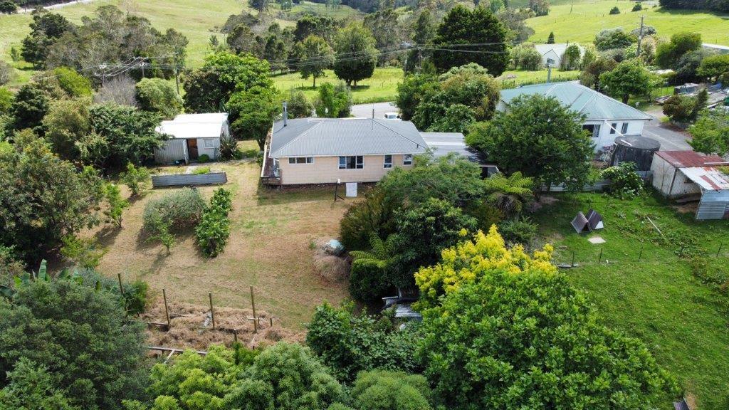 Country living – minutes from Township